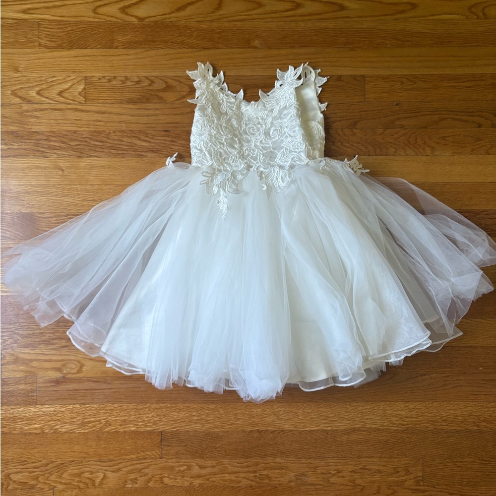 Flower Girl Dress 5T in good condition!